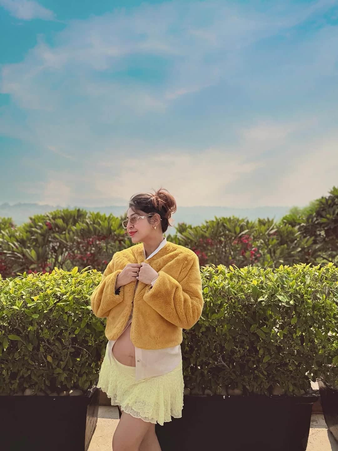 Talking about the look of the actress, she is wearing a short skirt with a white shirt, with which she has carried a yellow jacket.