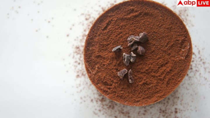 कुछ प्रोटीन पाउडर को गाढ़ा या मुलायम बनाने के लिए माल्टोडेक्सट्रिन, कैरेजीनन या जैंथन गम जैसे फिलर्स मिलाए जाते हैं. ये सस्ते एडिटिव्स पेट में गैस, सूजन या एलर्जी जैसी परेशानी पैदा कर सकते हैं. जितनी कम सामग्री, उतना अच्छा प्रोटीन पाउडर.