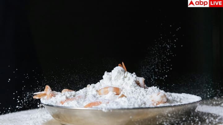 अच्छे प्रोटीन पाउडर की पहचान है. छोटी और समझ आने वाली सामग्री की लिस्ट. अगर इंग्रेडिएंट्स की लिस्ट बहुत लंबी है और नाम जटिल लगते हैं, तो समझ लें उसमें एडिटिव्स हैं. सिंपल फॉर्मूला हमेशा ज्यादा भरोसेमंद होता है.