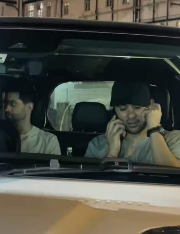 Sunny Deol's son Rajveer was also seen in the hospital to inquire about the well-being of his grandfather. He was also looking quite sad.