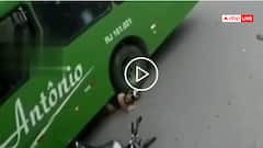 Video: उछलकर बस के पहिए के नीचे आया बाइकर, हेलमेट ने बचा ली जान, हादसे का वीडियो वायरल