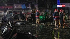 Delhi Blast: दिल्ली में हुए ब्लास्ट की 10 तस्वीरें, विस्फोट के बाद ऐसा दिखा मंजर