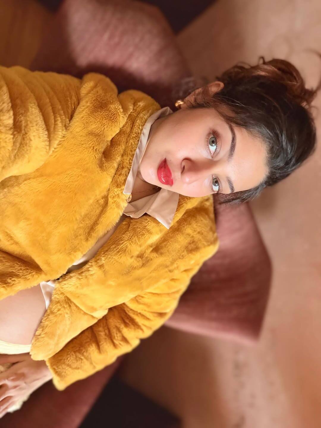 Also, the actress is looking very beautiful with subtle make-up and bun.