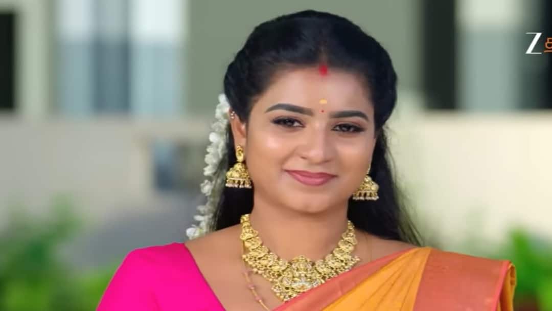 Karthigai Deepam: சாமுண்டீஸ்வரி வீட்டில் குவா.. குவா? வாந்தி எடுத்த ரேவதி - கார்த்திகை தீபத்தில் இன்று