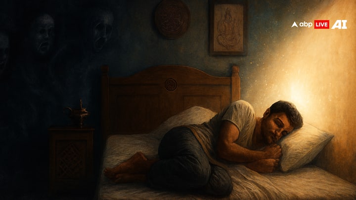 ज्योतिष शास्त्र के मुताबिक, दक्षिण दिशा की ओर पैर पर पैर रखकर सोने से बुरे सपने आते हैं. इसलिए हमेशा उत्तर दिशा की ओर पैर करके सोना चाहिए. किंतु पैर पर पैर रखकर नहीं.