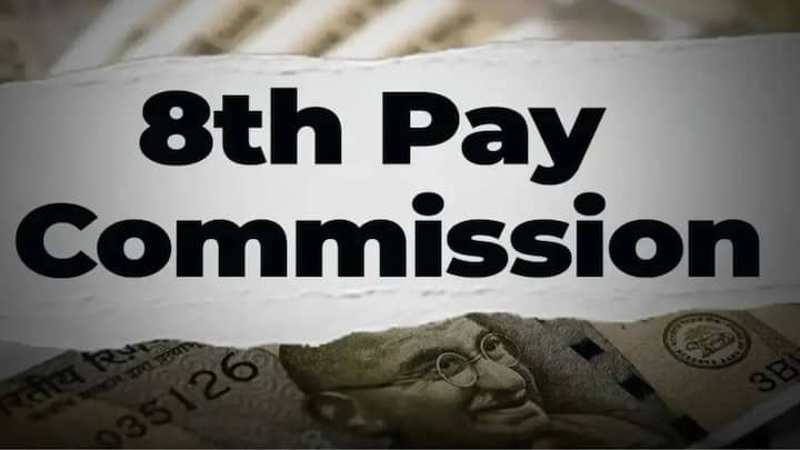 8वें वेतन आयोग के लागू होने से देश के करीब 50 लाख केंद्रीय कर्मचारियों और 65 लाख पेंशनर्स को सीधा फायदा मिलेगा. लंबे समय से वेतन और भत्तों में बढ़ोतरी का इंतजार कर रहे लोगों के लिए यह बहुत राहत भरी खबर है. अब सबकी नजर इस पर है कि रिपोर्ट कब तैयार होगी.