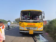 Nanded News: अवैध वाळू वाहतूक करणाऱ्या टिप्परची स्कूल बसला जबर धडक; बसच्या काचा फुटल्या, 40 विद्यार्थी थोडक्यात बचावले