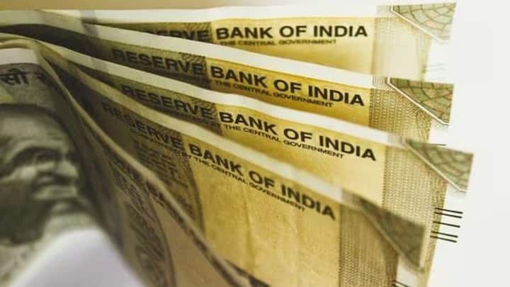 फिटमेंट फैक्टर को लेकर बात करें तो 7वें वेतन आयोग में यह 2.57 था. जबकि इस बार इसे 2.86 या उससे ज्यादा किए जाने की अनुमान है. अगर ऐसा हुआ तो 2000 रुपये बेसिक सैलरी वाले कर्मचारी की सैलरी बढ़कर करीब 71500 रुपये तक पहुंच सकती है.