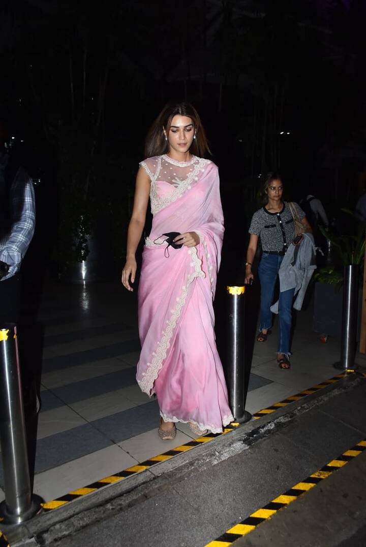Talking about the work front, Kriti and Dhanush's film Tere Ishq Mein is going to be released this month. People are going to like this romantic love story.
