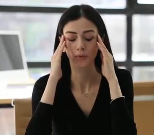 जर तुम्हाला व्हिटॅमिन B12 च्या कमतरतेची शंका वाटत असेल, तर रक्त तपासणी करून डॉक्टरांचा सल्ला घेणे आवश्यक आहे, कारण योग्य निदान आणि उपचारांमुळे शरीरातील ऊर्जा पुनर्संचयित होऊन आरोग्य सुधारते.