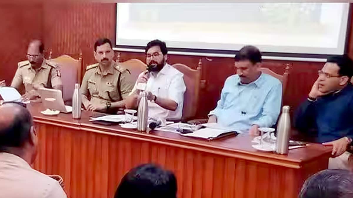 சபரிமலை ஐயப்ப பக்தர்கள்: பாதுகாப்பு, வசதிகள் & கட்டுப்பாடுகள்! தேனி, இடுக்கி ஆட்சியர்கள் ஆலோசனை!