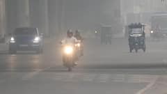 यूपी में दमघोंटू हवा ने निकाला दम! नोएडा-गाजियाबाद में सबसे बुरा हाल, कई जगहों पर AQI 400 के पार