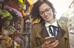 કાંઈ પણ વાત કરો ફોન પર કેમ દેખાવા લાગે છે તેની જાહેરખબરો, શું બધુ સાંભળે છે ફોન?