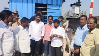 Khanapur MLA Vedma Bojju: అటవీశాఖ చెక్ పోస్టుల ఫాస్టాగ్ కేంద్రాలపై అధికారులను నిలదీసిన ఎమ్మెల్యే వెడ్మ బొజ్జు