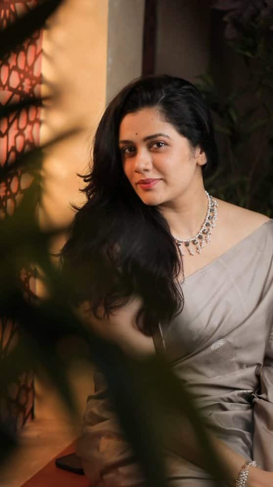 గిరిజా వాస్తవానికి మరాఠీ, హిందీ, కన్నడ ప్రాజెక్ట్‌లలో కనిపించారు. ఆమె బాలీవుడ్ హిట్ చిత్రాలు 'తారే జమీన్ పర్' (2007)'షోర్ ఇన్ ద సిటీ' (2010)తో పాటు 'జవాన్' (2023)లో ప్రత్యేక పాత్ర పోషించారు. అదేవిధంగా గిరిజా ఓక్ ఇటీవల నెట్‌ఫ్లిక్స్‌లో విడుదలైన 'ఇన్‌స్పెక్టర్ జెండే' లో కూడా నటించారు. ఇందులో ఆమె మనోజ్ బాజ్‌పాయ్ భార్య పాత్ర పోషించారు.