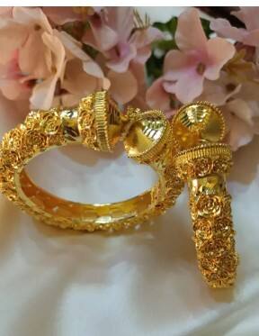 ਬੁੱਧਵਾਰ ਨੂੰ MCX 'ਤੇ ਚਾਂਦੀ ਦੀਆਂ ਕੀਮਤਾਂ ਵੀ ਸਥਿਰ ਰਹੀਆਂ। ਲਿਖਣ ਦੇ ਸਮੇਂ, MCX 'ਤੇ ਚਾਂਦੀ ₹1,55,466 ਪ੍ਰਤੀ ਕਿਲੋਗ੍ਰਾਮ 'ਤੇ ਵਪਾਰ ਕਰ ਰਹੀ ਸੀ। ਕਾਰੋਬਾਰੀ ਦਿਨ ਦੀ ਸ਼ੁਰੂਆਤ ਵਿੱਚ ਚਾਂਦੀ ₹1,54,926 'ਤੇ ਖੁੱਲ੍ਹੀ ਸੀ। ਚਾਂਦੀ ਦੀਆਂ ਕੀਮਤਾਂ ਪਿਛਲੇ ਦਿਨ ਦੇ ਬੰਦ ਹੋਣ ਦੇ ਮੁਕਾਬਲੇ ਲਗਭਗ 700 ਰੁਪਏ ਵੱਧ ਕੇ ਵਪਾਰ ਕਰ ਰਹੀਆਂ ਸਨ। ਇੱਥੇ ਜਾਣੋ ਤੁਹਾਡੇ ਸ਼ਹਿਰ ਵਿੱਚ ਸੋਨੇ ਦੀ ਕੀਮਤ...