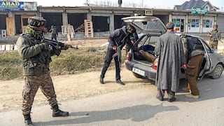 Delhi Blast: जम्मू कश्मीर पुलिस का बड़ा एक्शन, मुजम्मिल की बहन भी हुई गिरफ्तार, सामने आया बांग्लादेश कनेक्शन!