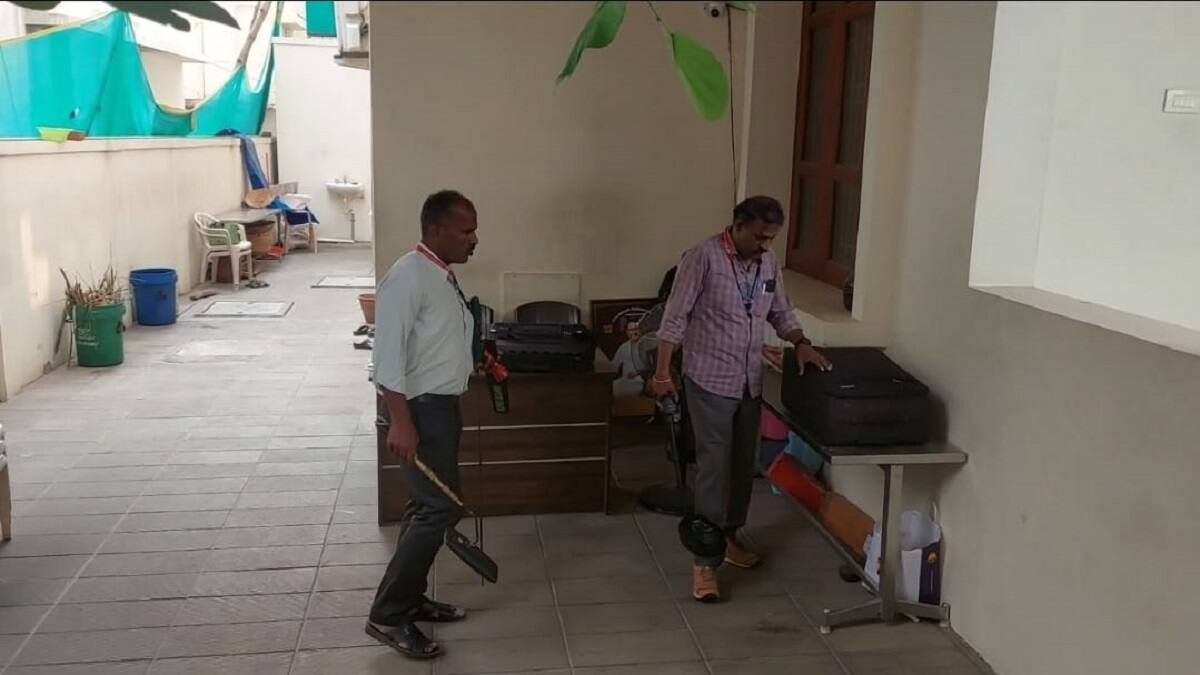 அமைச்சர்கள் வீடுகளுக்கு வெடிகுண்டு மிரட்டல்… திருச்சியில் பெரும் பரபரப்பு