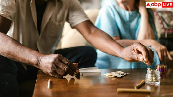 প্রথম জরুরি পরীক্ষা হল এসটিডি পরীক্ষা। এটি সেইসব সংক্রমণ শনাক্ত করতে সাহায্য করে যা যৌন সম্পর্কের মাধ্যমে ছড়ায়। এদের মধ্যে এইচআইভি, হেপাটাইটিস বি এবং সিফিলিসের মতো রোগ অন্তর্ভুক্ত।