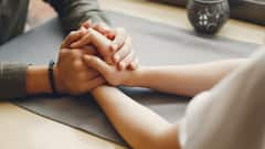 Relationship Tips: সম্পর্কে জড়ানোর জন্য মানসিক ভাবে প্রস্তুত তো? সিদ্ধান্ত নেওয়ার আগে নিজেক মন বোঝা জরুরি