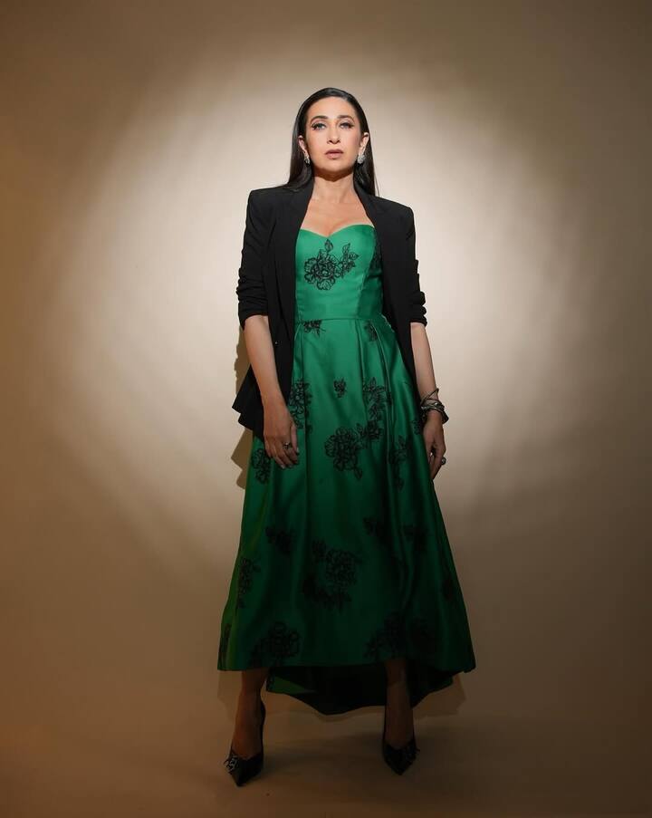 बता दें, पंजाबी फैमिली से ताल्लुक रखने के बाद भी करिश्मा कपूर अपनी डाइट को बहुत बैलेंस रखती हैं. करिश्मा के ब्रेकफास्ट में अंडा और टोस्ट लेना पसंद करती हैं. इसके बाद लंच में सिंपल दाल-चावल, रोटी-सब्जी और दही लेती हैं.