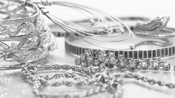 Silver Price Surge: ਵਿਆਹਾਂ ਦੇ ਸੀਜ਼ਨ ਵਿਚਾਲੇ ਚਾਂਦੀ ਨੇ ਬਣਾਇਆ ਇਤਿਹਾਸਕ ਰਿਕਾਰਡ! ਕੀਮਤ 2 ਲੱਖ ਤੋਂ ਪਾਰ; 12,000 ਤੋਂ  ਤੈਅ ਕੀਤਾ 2,00000 ਰੁਪਏ ਤੱਕ ਦਾ ਰਸਤਾ...