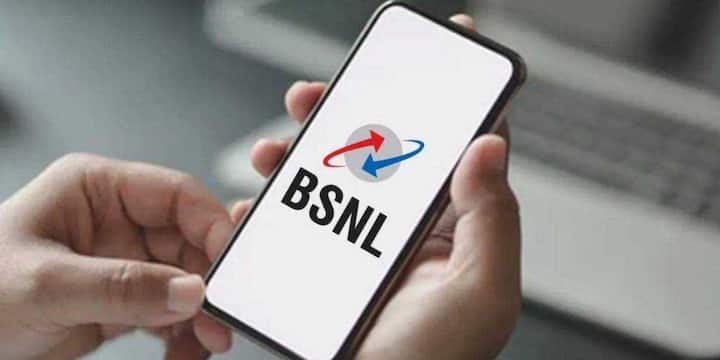 इस खास रिचार्ज प्लान में कंपनी ग्राहकों को अनलिमिटेड कॉलिंग, रोजाना 2GB हाई-स्पीड डेटा, हर दिन 100 SMS और एक फ्री सिम कार्ड भी दे रही है. यानी सिर्फ एक रुपये में मिलने वाला यह पैक पूरी तरह वैल्यू फॉर मनी साबित हो रहा है. हालांकि यह ऑफर सिर्फ नए BSNL यूज़र्स के लिए है यानी पुराने ग्राहकों को इसका लाभ नहीं मिलेगा.