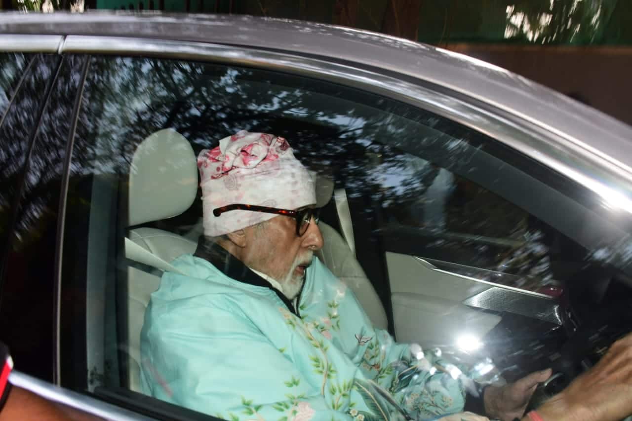 धर्मेंद्र के घर के पास दिखे अमिताभ बच्चन, खुद गाड़ी चलाते नजर आए 83 साल के बिग बी