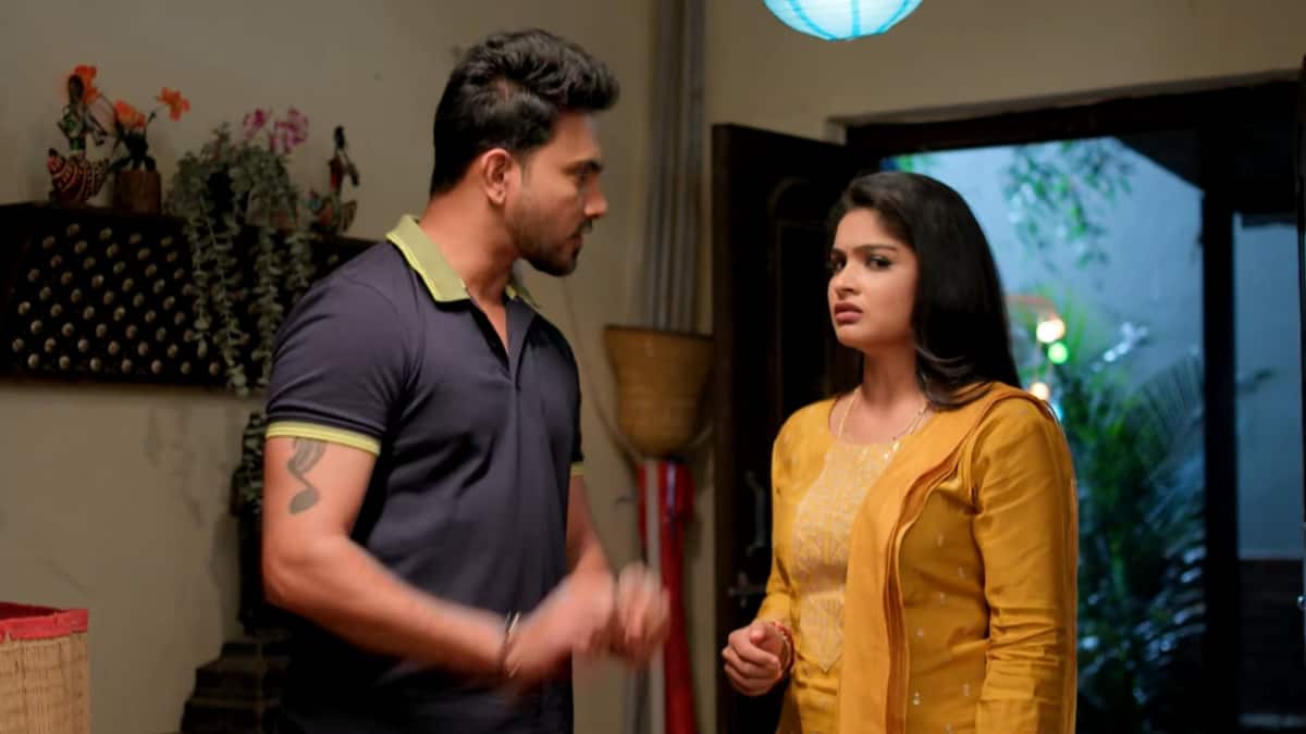 Illu Illalu Pillalu Serial Today November 12th: ఇల్లు ఇల్లాలు పిల్లలు: ప్రేమని పుట్టింటికి గెంటేసిన ధీరజ్! అసలు కారణమేంటి? భయంతో వల్లీ పరుగులు!