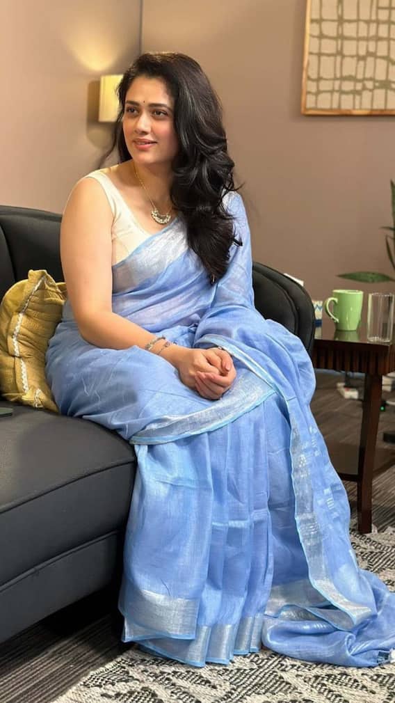 నెటిజన్లకు నేటి డ్రీమ్ గర్ల్ గిరిజా ఓక్ -  లేటుగా అయినా లేటెస్టుగా