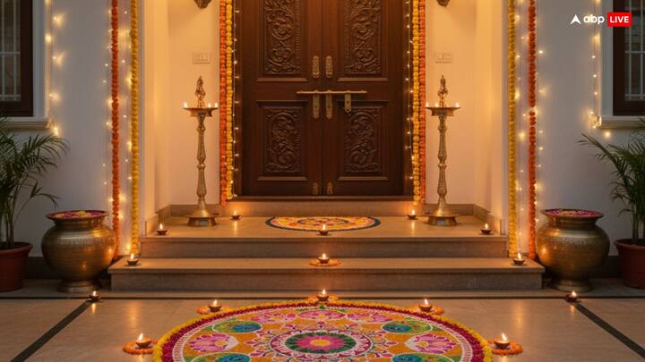 According to Vastu, cleanliness should always be maintained around the doors of the house. Do not keep broken or rusty items there. A clean door attracts positive energy and there is happiness and peace in the house.