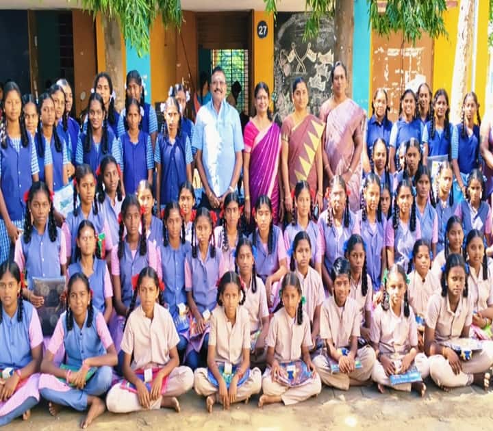 படித்த பள்ளிக்கு ரூ.25 லட்சம் நிதி; அரசுப்பள்ளிகளுக்கு 50 லட்சம்+ உதவிகள்- சமூக மாற்றத்துக்கு வித்திடும் ரவி சொக்கலிங்கம்
