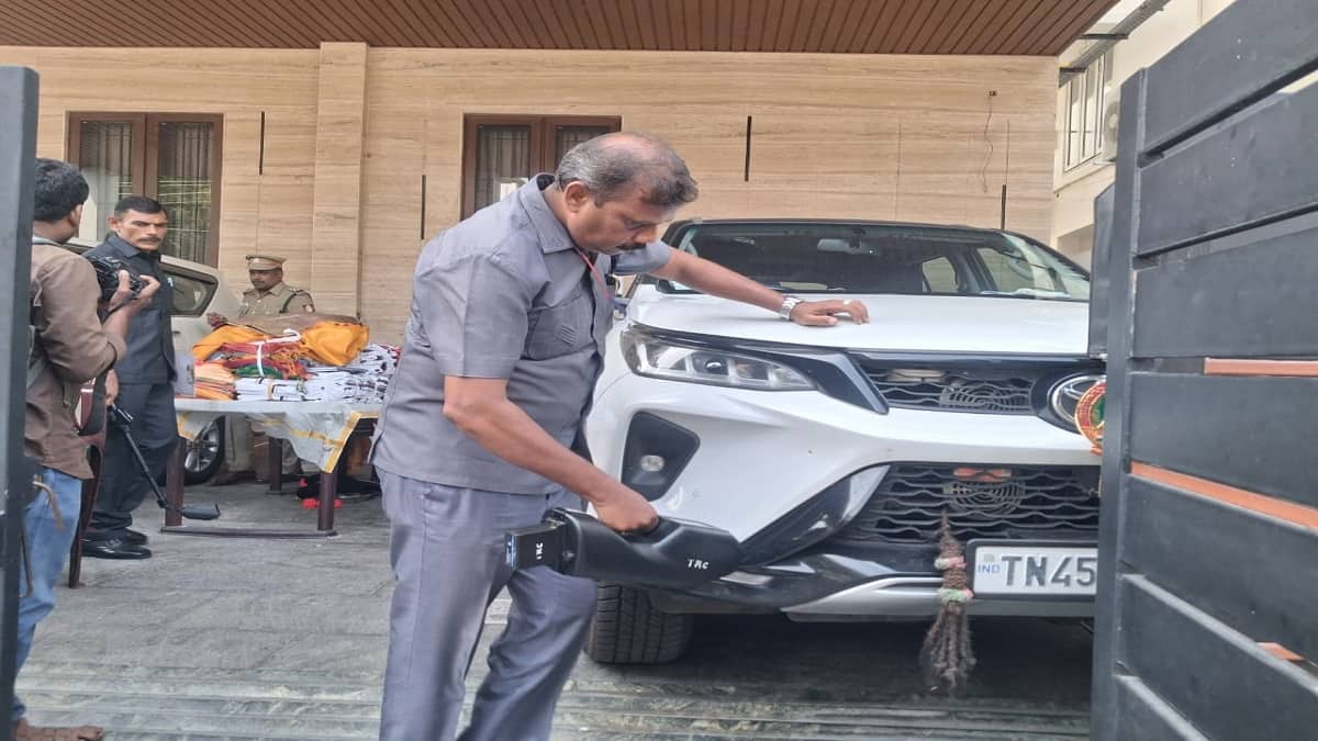 அமைச்சர்கள் வீடுகளுக்கு வெடிகுண்டு மிரட்டல்… திருச்சியில் பெரும் பரபரப்பு