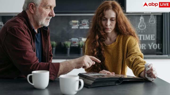 साथ ही फोलेट, विटामिन B6 और राइबोफ्लेविन का सेवन भी जरूरी है क्योंकि ये तीनों मिलकर दिमाग को स्वस्थ रखते हैं.
