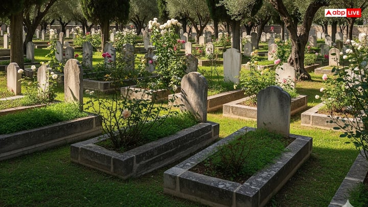 कब्रिस्तान इस्लाम धर्म में मृत लोगों को दफनाने, उनकी यादों को संजोने और शोक मनाने के लिए एक पवित्र और महत्वपूर्ण स्थान है, यह धार्मिक अनुष्ठानों, प्रार्थनाओं और आत्मा की शांति की कामना के लिए भी एक अच्छा स्थान है.