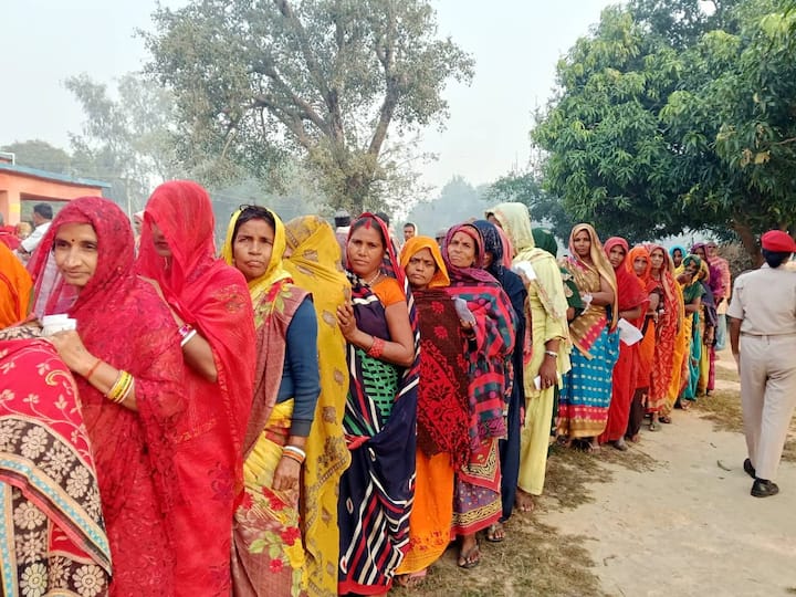 बिहार के सीएम नीतीश कुमार ने एग्जिट पोल के रुझानों को जनता के भरोसे का प्रमाण बताते हुए कहा कि बिहार ने हमेशा विकास और स्थिरता को प्राथमिकता दी है. इस एग्जिट पोल ने दिखा दिया है कि जनता ने फिर विकास और सुशासन पर भरोसा जताया है.
