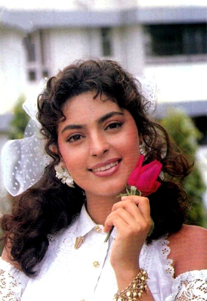 On this special occasion, we will tell you about some selected hit films of the actress and her OTT platforms. All these films gave a new dimension to Juhi Chawla's career and her popularity also reached sky high. Although the actress is rarely seen in films now, she still remains in the hearts of the audience because of her excellent characters.
