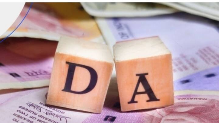 सैलरी बढ़ने के साथ महंगाई भत्ता यानी DA और पेंशनर्स को मिलने वाली महंगाई राहत यानी DR भी अपने आप बढ़ जाएगी. यानी इसका असर सिर्फ सैलरी पाने वालों पर नहीं. बल्कि पेंशनर्स पर भी बराबर पड़ेगा. दोनों को बढ़ती महंगाई से राहत मिलेगी.