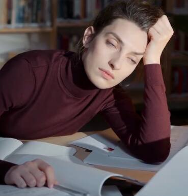 मांस, मासे, अंडी, दूध आणि दुग्धजन्य पदार्थ हे व्हिटॅमिन B12 चे चांगले स्रोत आहेत.