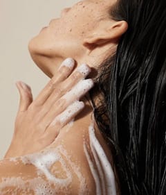 Winter Bathing Tips : हिवाळ्यात कोणते पाणी आंघोळीसाठी योग्य  गरम, थंड की कोमट?