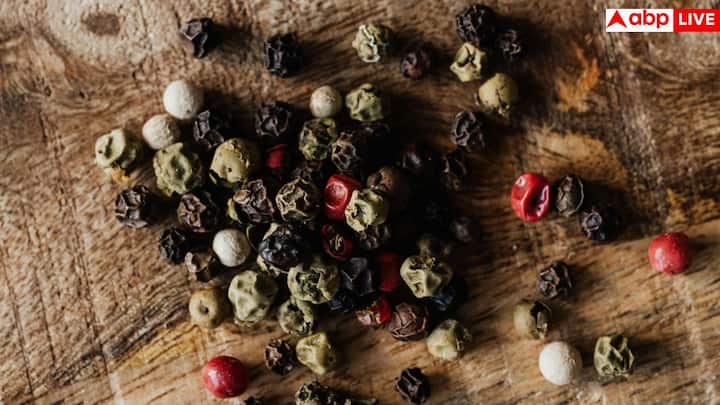 लिवर की सेहत के लिए भी काली मिर्च मददगार है. यह शरीर से टॉक्सिन बाहर निकालने में मदद करती है और लिवर के काम को सपोर्ट देती है, जिससे शरीर हल्का और स्वस्थ महसूस होता है.