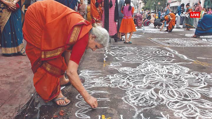 किंतु तमिलनाडु में ही कोलम को चावल के आटे से बनाया जाता है, वो भी प्रतिदिन जिसमें आध्यात्मिकता के साथ पारिस्थितिकी और ज्यामिति का मिश्रण देखने को मिलता है.