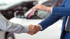 Car Selling Tips: કાર વેચતા અગાઉ આ પાંચ બાબતોનું જરૂર રાખો ધ્યાન, નહીં તો ઘરેથી ઉઠાવી જશે પોલીસ