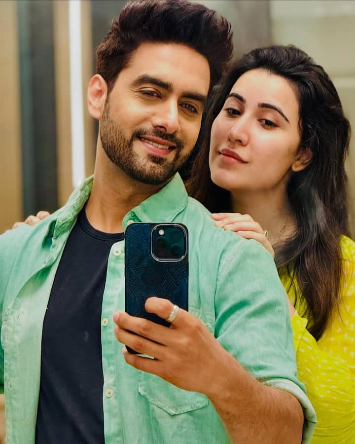 कपल ने कहा कि कुछ भी पैसा जुड़ा हुआ नहीं था.लेकिन, भगवान पर विश्वास करके सारी EMI डेढ़ साल में चुका दी. रोहित और शीना ने एक इंटरव्यू में इस बारे में बात की है.