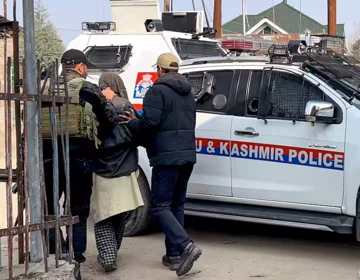 ૧૮ સપ્ટેમ્બર, ૨૦૧૬ ના રોજ, જમ્મુ અને કાશ્મીરના ઉરી સેક્ટરમાં આતંકવાદીઓએ આર્મી કેમ્પ પર હુમલો કર્યો હતો. સુરક્ષા દળો દ્વારા ઓગણીસ સૈનિકો શહીદ થયા હતા, અને ચાર આતંકવાદીઓને ઠાર મારવામાં આવ્યા હતા. આ હુમલા બાદ, ભારતે સર્જિકલ સ્ટ્રાઈકનો જવાબ આપ્યો હતો. આ પણ એક આત્મઘાતી હુમલો હતો.