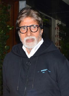 Amitabh  Bachchan : धर्मेंद्र यांच्या घराजवळून गाडी चालवत गेले अमिताभ बच्चन चाहत्यांची झाली गर्दी!
