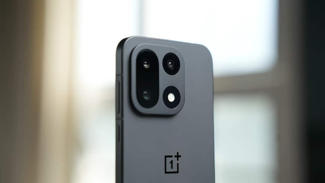 OnePlus 15 Under Fire After Reddit Post Reveals Password Failure Beyond Lock Screen