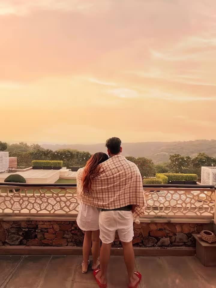 टीवी एक्ट्रेस सोनारिका भदौरिया जल्द ही मां बनने वाली हैं। फिलहाल सोनारिका अपनी प्रेग्नेंसी एन्जॉय करती नजर आ रही हैं।