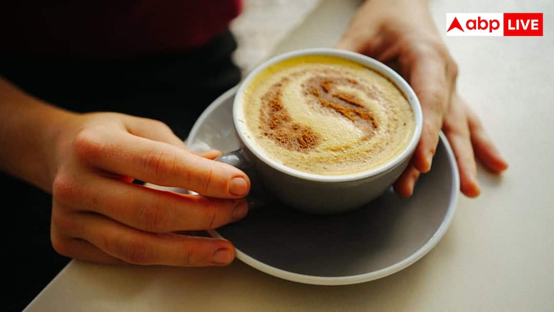 अब कॉफी में हल्दी का तड़का, जानें टर्मरिक कॉफी को लेकर एक्सपर्ट्स के बताए 7 जबरदस्त फायदे