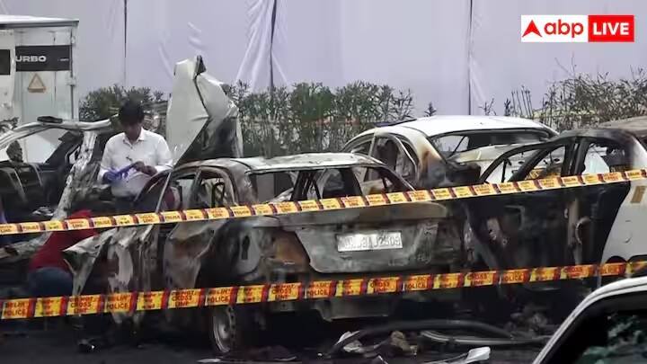 વિસ્ફોટ એટલો શક્તિશાળી હતો કે તેના કારણે અનેક વાહનો નાશ પામ્યા હતા અને આસપાસના વિસ્તારમાં ગભરાટ ફેલાઈ ગયો હતો. આ હુમલામાં ૧૨ લોકો માર્યા ગયા હતા અને ૨૪ થી વધુ ઘાયલ થયા હતા